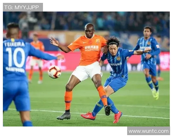 武汉足球队团队协作引发热议球迷对战术配合和球员默契提出质疑